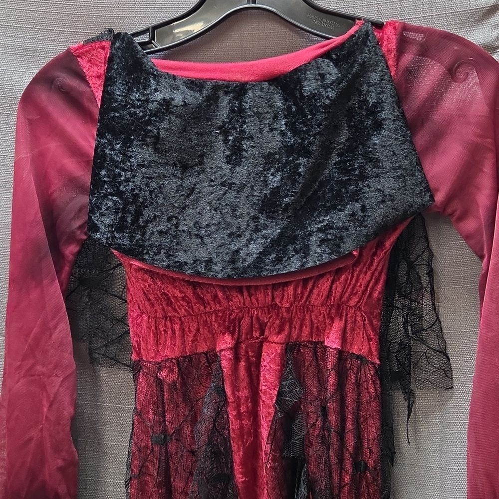 Vampiress Red Lacey Costume By Rubies - Picture 6 of 12